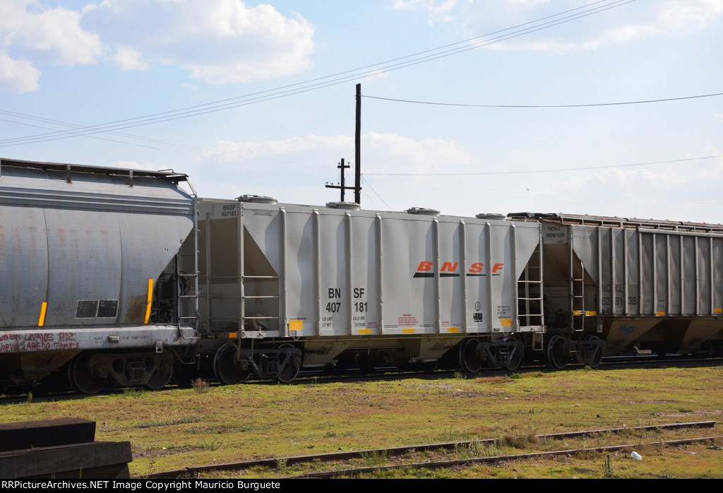 BNSF Covered Hopper